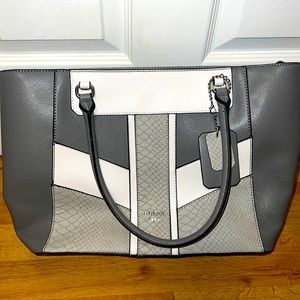 GUESS large over the shoulder purse, light and dark grey and white.